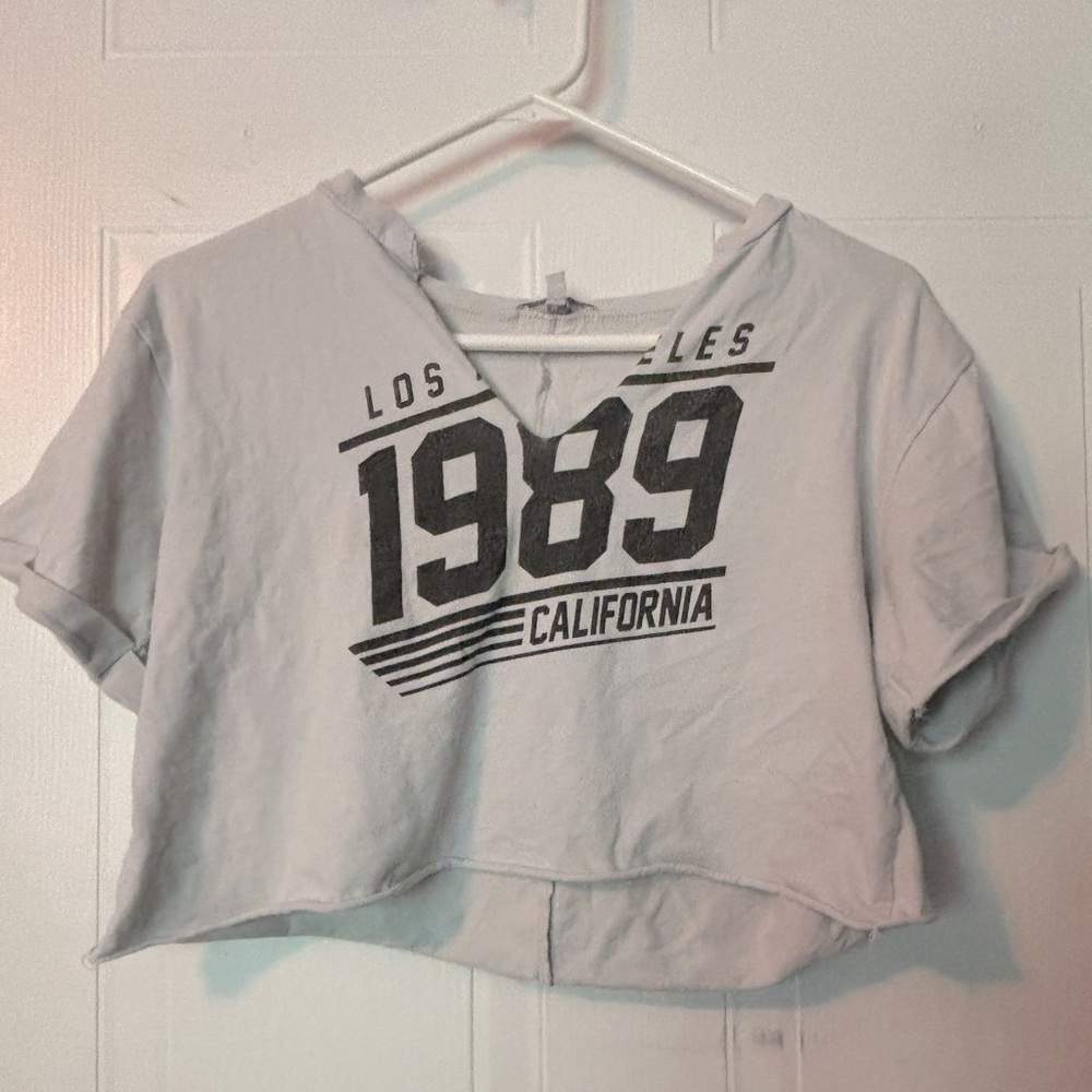 Cute, vintage style cropped tee